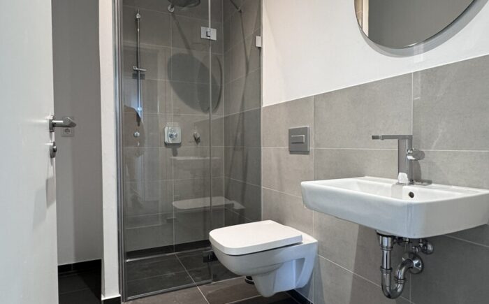 Gäste-WC mit Dusche