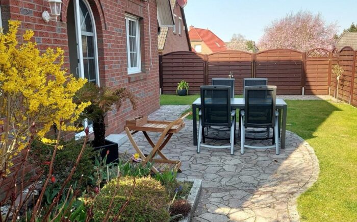 Terrrasse mit Sonnenmarkise