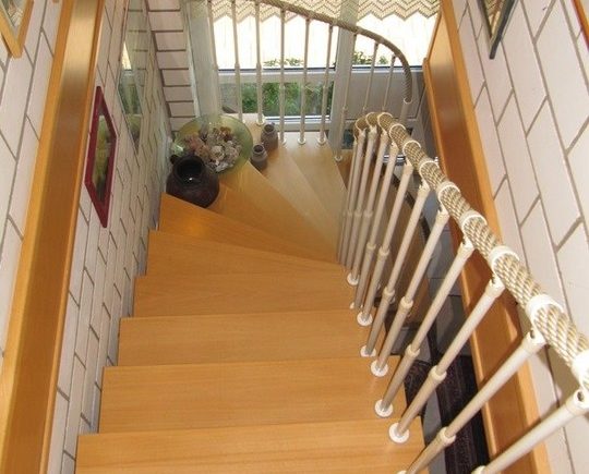 Treppe ins Obergeschoss