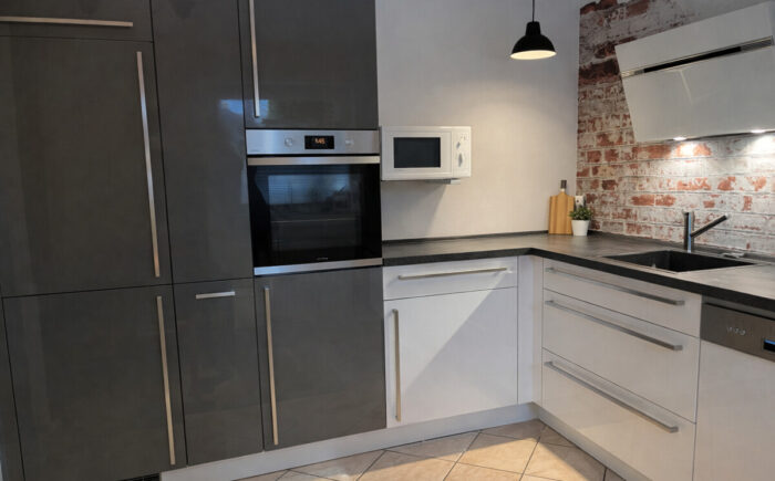 Küche mit Einbauküche